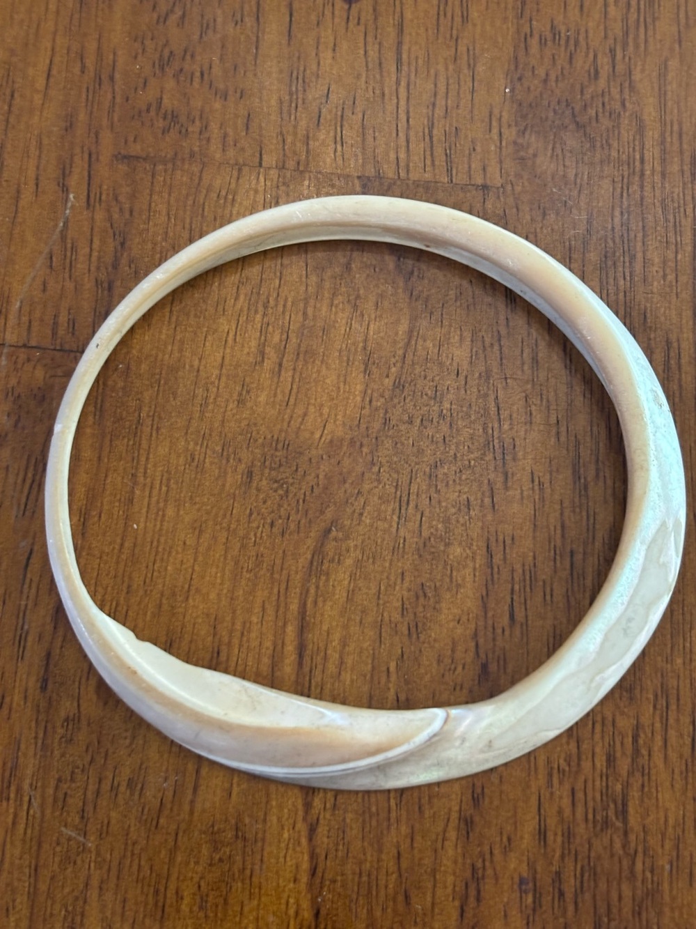 CONCH SHELL CARVED BANGLE BRACELET